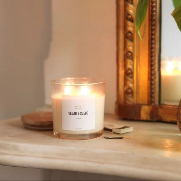 Public Goods Cedar & Suede Soy
Candle with 3 wicks Size 12.3oz - Picture 2 of 6